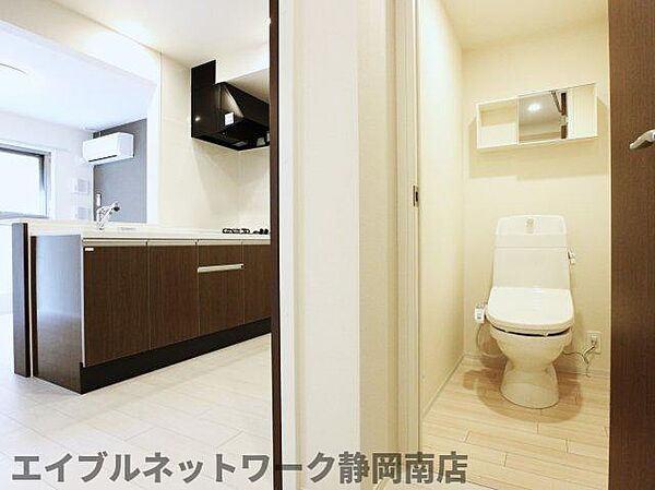 画像30:ゆったりとした空間のトイレです
