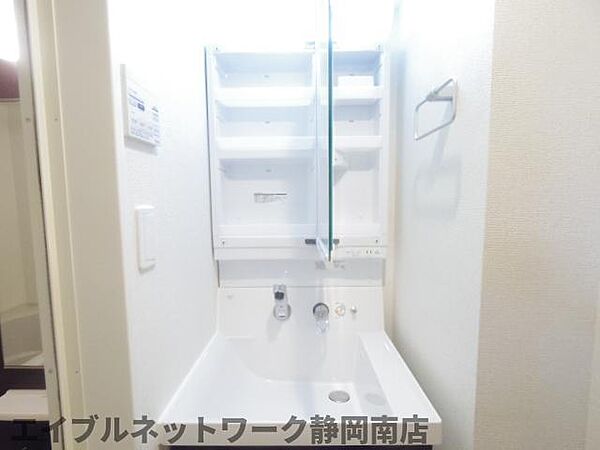 画像23:スペースが確保できる洗面所です