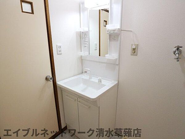 洗面所：ゆったりとスペースのある洗面所