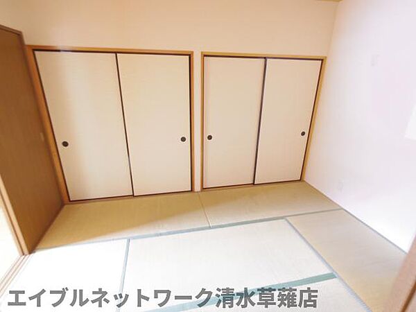画像27:柔らかい畳が心地よい和室
