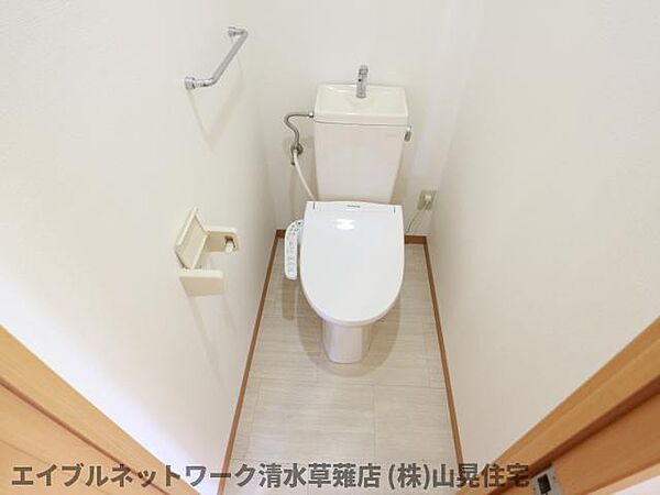 トイレ：ゆったりとした空間のトイレです