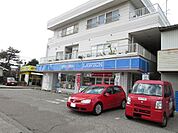 コンビニ「ローソンまで500ｍ」