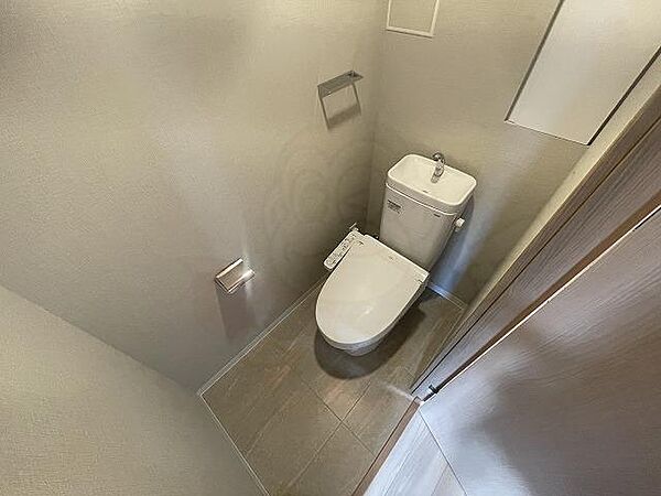 GLUCKMAISON/S-EBIE XI