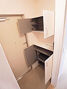 シューズボックスを備えた玄関です。