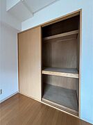 奥行きのある収納です。押し入れタイプ・大容量です。