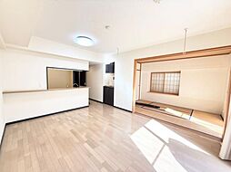 角部屋 南西向き バルコニー側、約15帖 大きめテラス有り