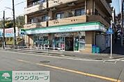 ファミリーマート花月園駅前店 徒歩8分。 640m