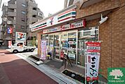 セブンイレブン 徒歩3分。 170m