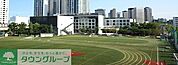 港区立港南小学校 徒歩9分。小学校 690m