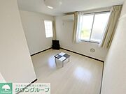 こちらは同タイプの親部屋のお写真になります。