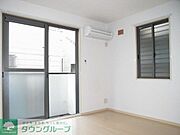 シャッター雨戸付き8帖洋室