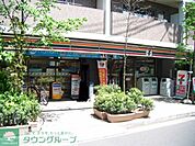 セブンイレブン 徒歩12分。コンビニ 950m