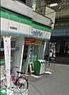 ファミリーマート 徒歩8分。コンビニ 630m