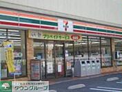 セブンイレブン 徒歩3分。コンビニ 210m