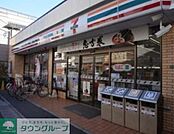 セブンイレブン 徒歩8分。コンビニ 630m