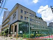 荒川区立ひぐらし小学校 481m