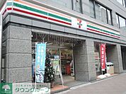 セブンイレブン 徒歩5分。コンビニ 370m