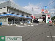 ローソン 徒歩8分。コンビニ 610m