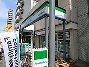 ファミリーマート 300m