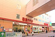 西友 徒歩10分。スーパー 740m