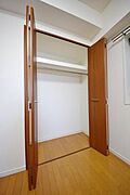 洋室内の収納です