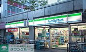 ファミリーマート坪田リバーサイド店 徒歩2分。コンビニ 140m