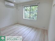 白が基調の明るい室内！広々！