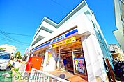 ローソン 徒歩4分。コンビニ 280m