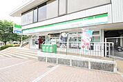ファミリーマート緑園都市駅東口店 145m