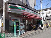 ローソンストア100杉田駅前店 徒歩6分。コンビニ 410m