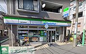 ファミリーマート小浦杉田駅前店 徒歩10分。 750m