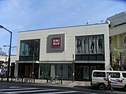 ユニクロ上大岡店 1023m