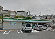 ★★ファミリーマート 徒歩7分。コンビニ 520m