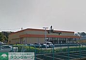 マルヤ東新井店 徒歩14分。 1070m