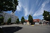 駅前 880m