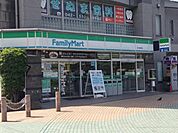 ファミリーマート秋川駅前店 徒歩5分。コンビニ 390m