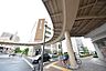 周辺：駅前 880m