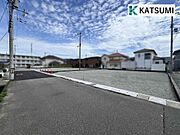 全6区画の分譲地。前面道路は6ｍと開放感があります。