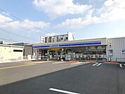 ローソン姫路伊伝居店　約470ｍ（徒歩6分）