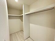 (2F)家族みんなで使えるファミリークローゼット。