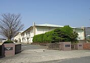 龍野西中学校　約860ｍ(徒歩11分)