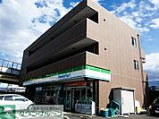 ファミリーマート市川北方二丁目店 徒歩11分。コンビニ 820m