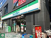 ファミリーマート篠崎駅南口店 徒歩3分。コンビニ 180m