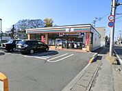 セブンイレブン 徒歩8分。 600m