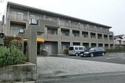 オートロックエントランスのオシャレなマンションです。