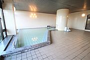  【大浴場】無色透明・ラジウム鉱泉の大浴場で、ゆっくりお寛ぎいただけます