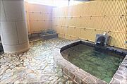 露天風呂もございます。気持ちい風が吹き込んできます。