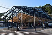 湯河原駅まで徒歩約8分の立地。
