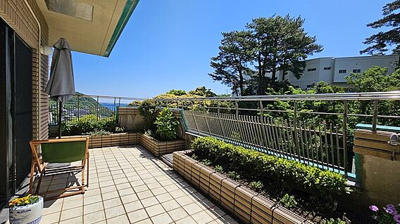 広めのバルコニ...