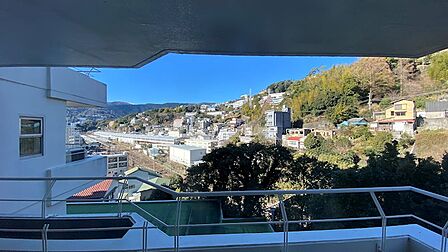 四季の移ろいを感じる熱海の風景です。